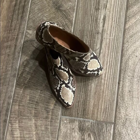 Madewell Brown leather Ankle 2”Boots Sleek Modern reptile Design - Picture 2 of 5